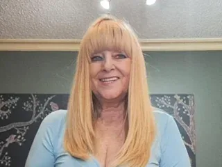 Adrianna_4u, 63yo cam performer