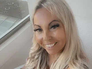 Anna_OnlineXO, 49yo cam performer
