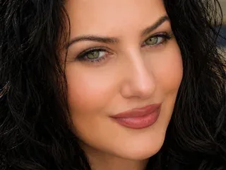 Bellastarrrr, 42yo cam performer