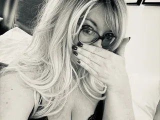 BlondeBridgetx, 50yo cam performer