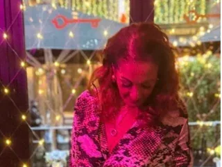 Bronze_goddess, 50yo cam performer