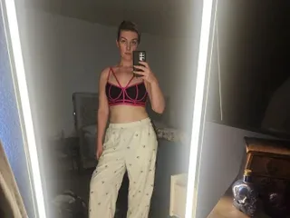 CaliLovin85, 41yo cam performer