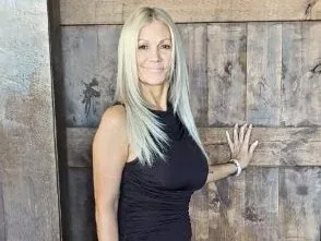 Delilah112, 50yo cam performer