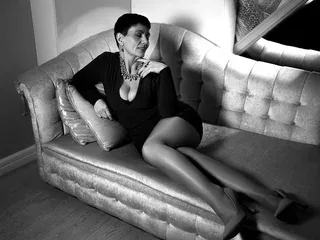 JuliaWinslet, 50yo cam performer