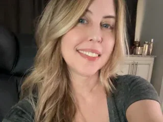 KayBayBees, 41yo cam performer