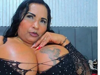Michelle_busty47, 47yo cam performer