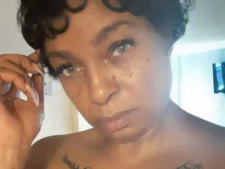 MsLindaParks52, 52yo cam performer