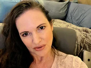 Nina, 50yo cam performer