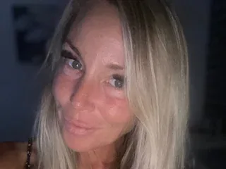 Sexy_Summer_Feet, 46yo cam performer
